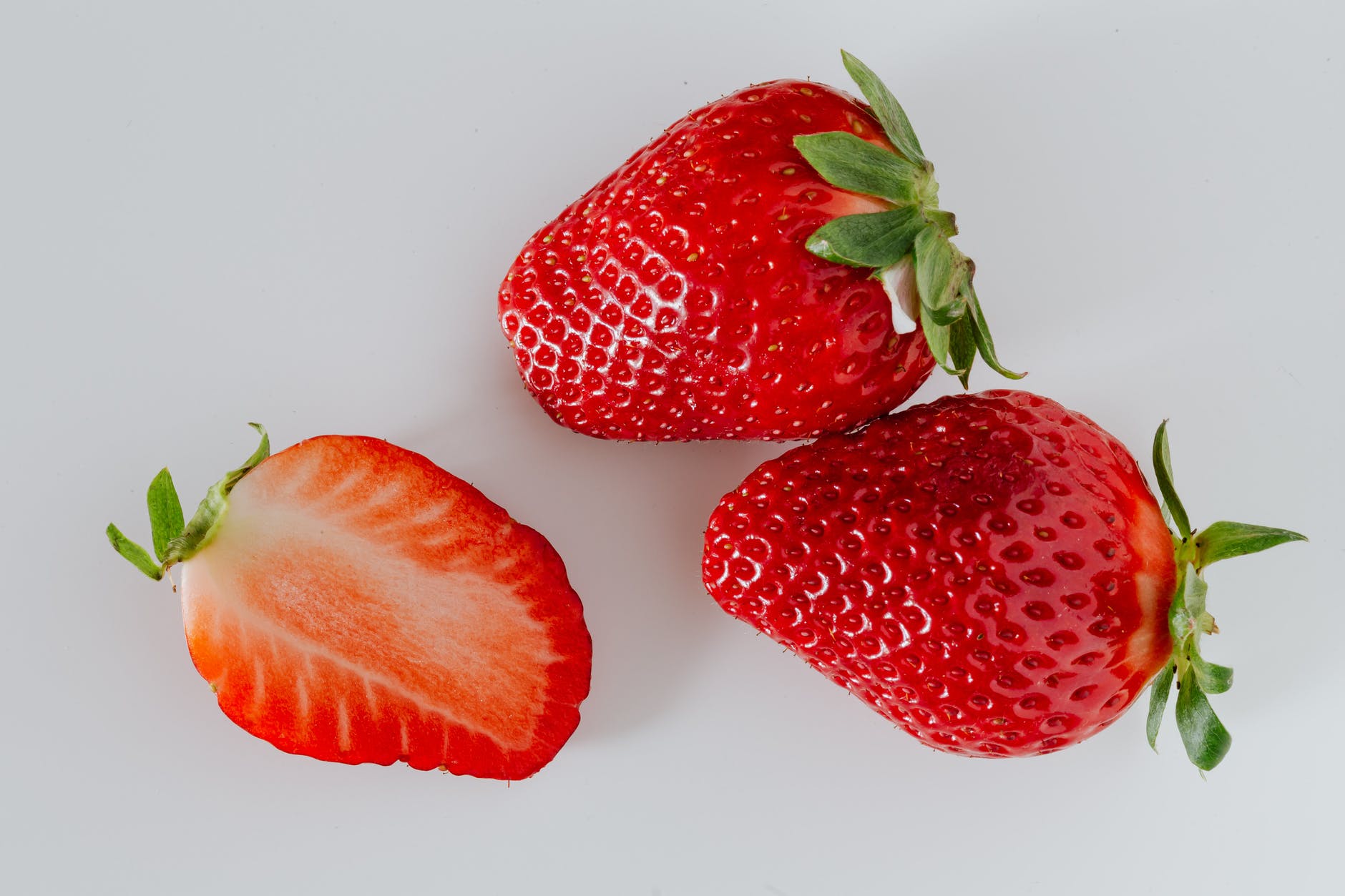 photo of sliced strawberries